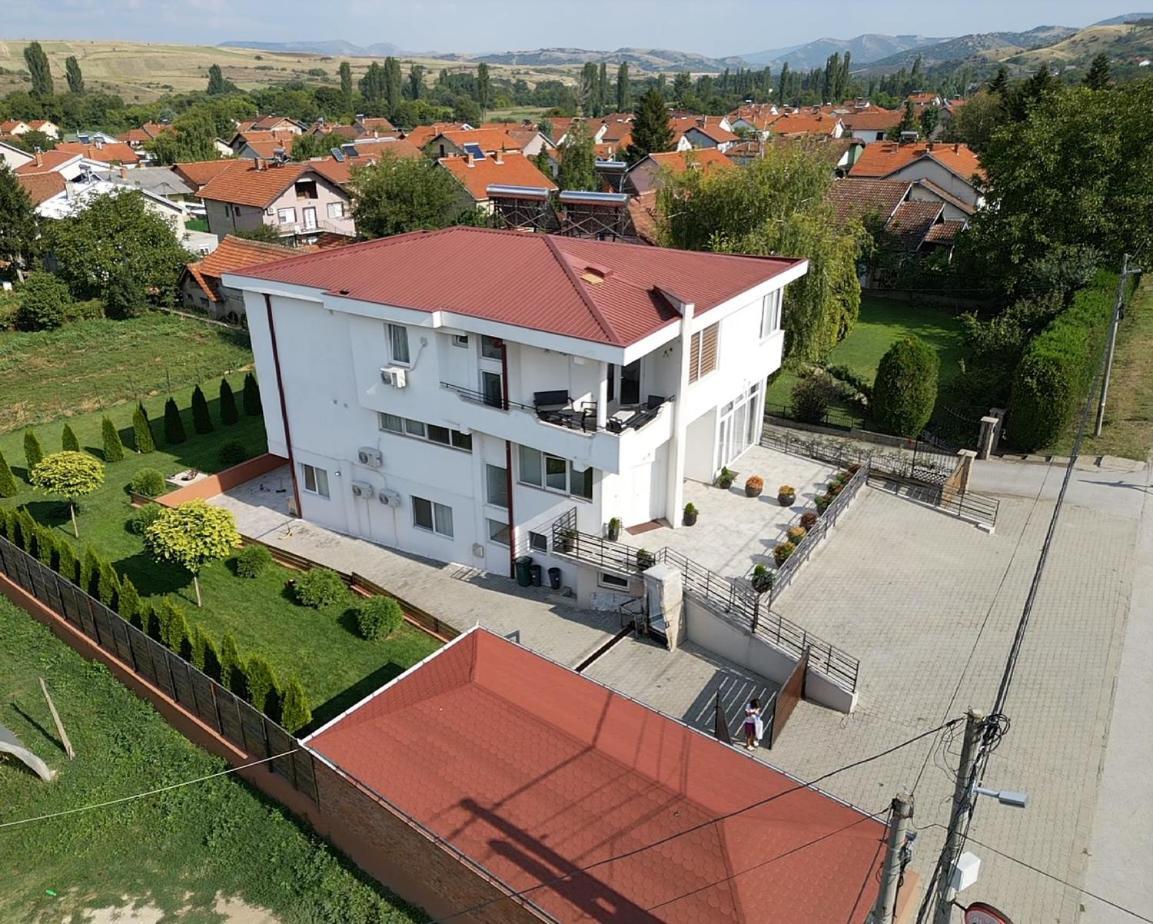 Villa Family Kumanovo Exterior foto